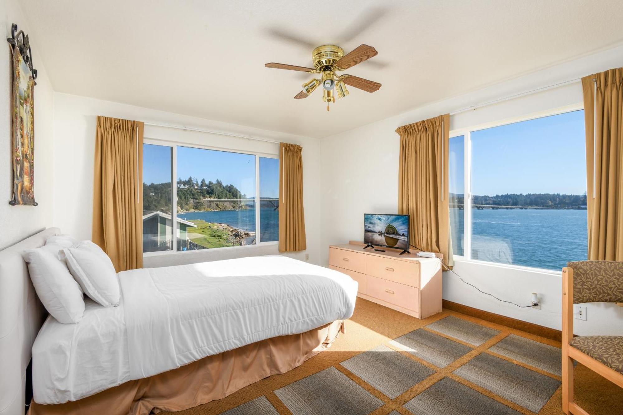 Alsi Resort Hotel Waldport Extérieur photo