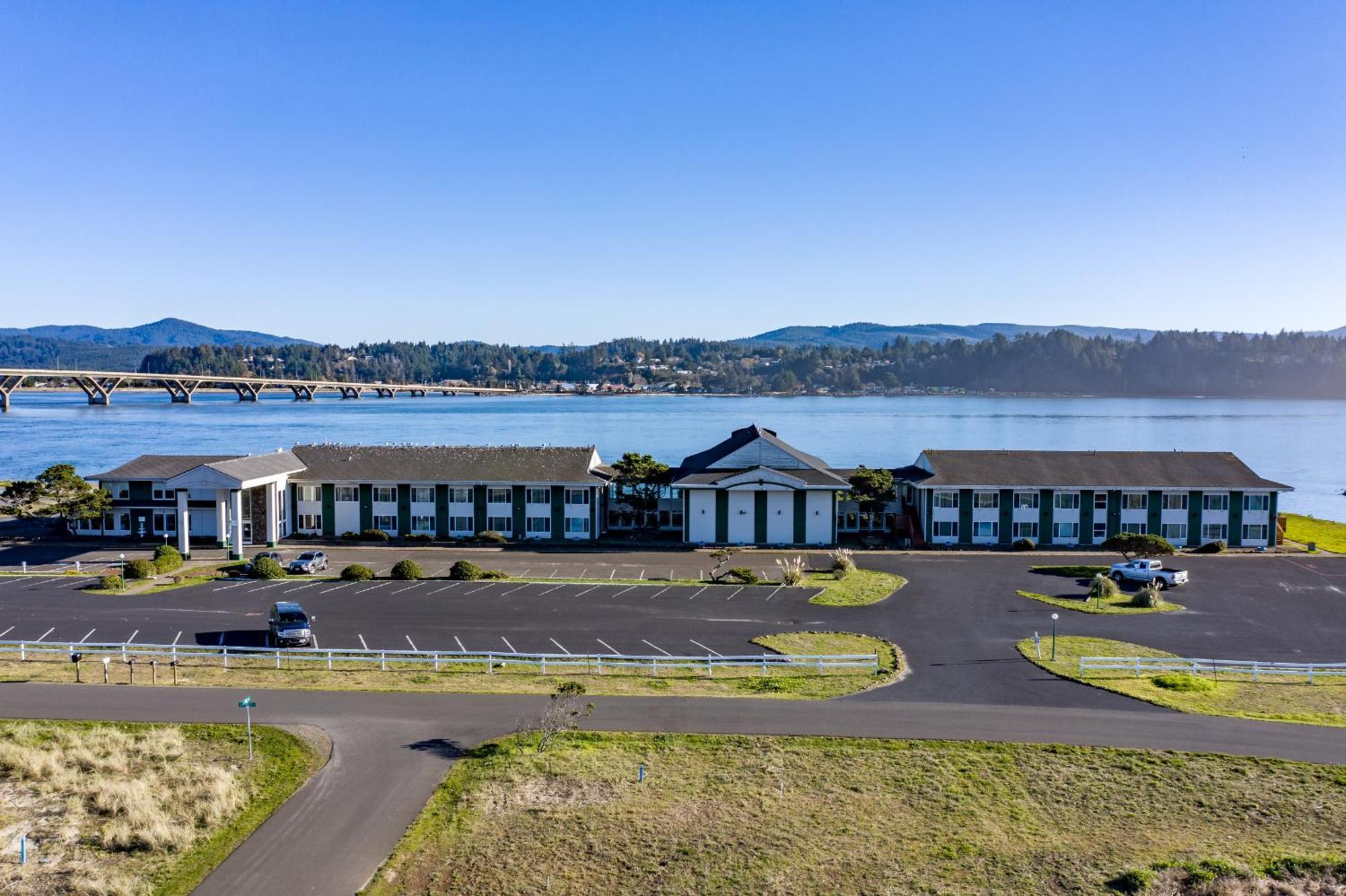 Alsi Resort Hotel Waldport Extérieur photo