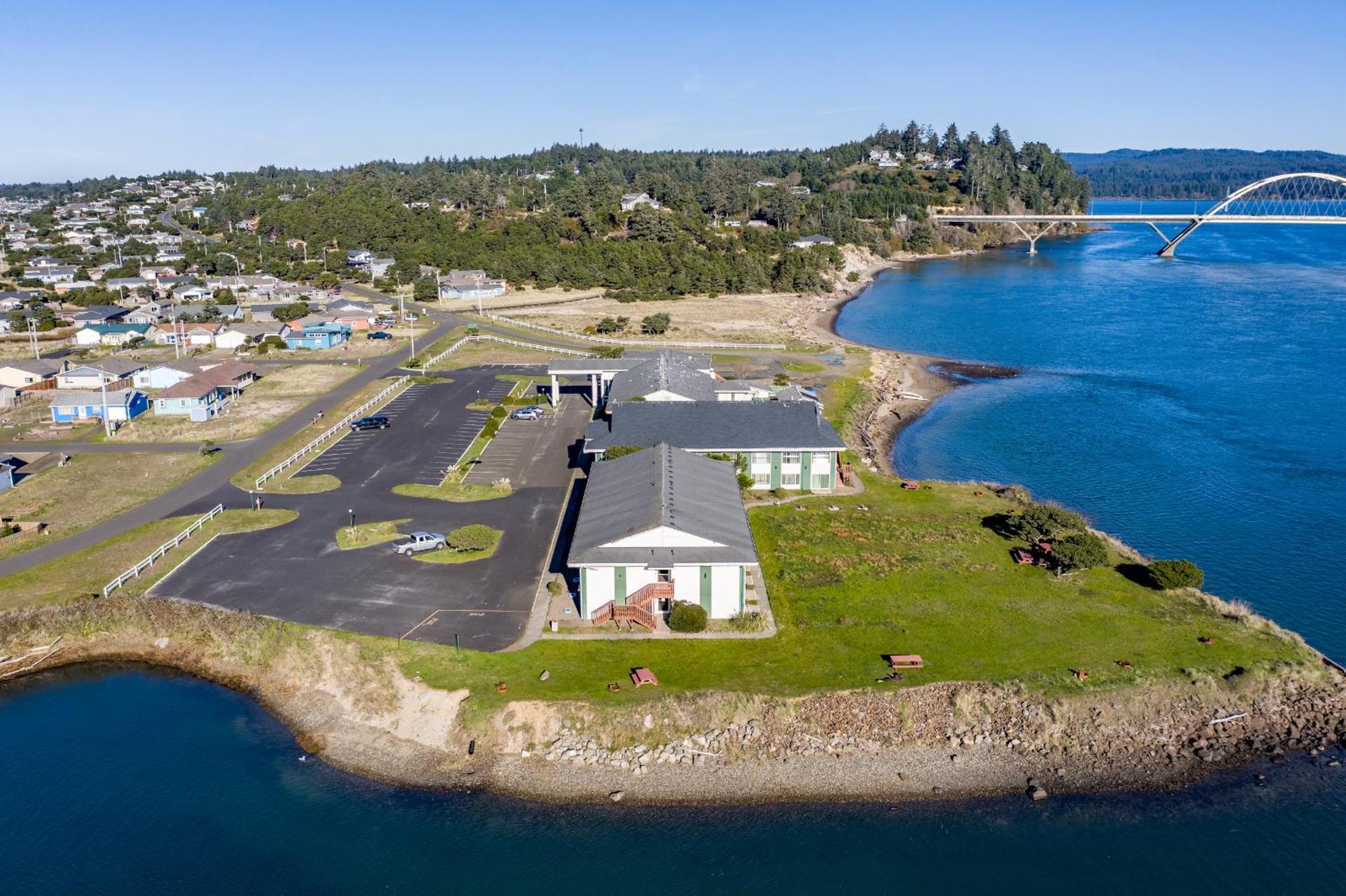 Alsi Resort Hotel Waldport Extérieur photo
