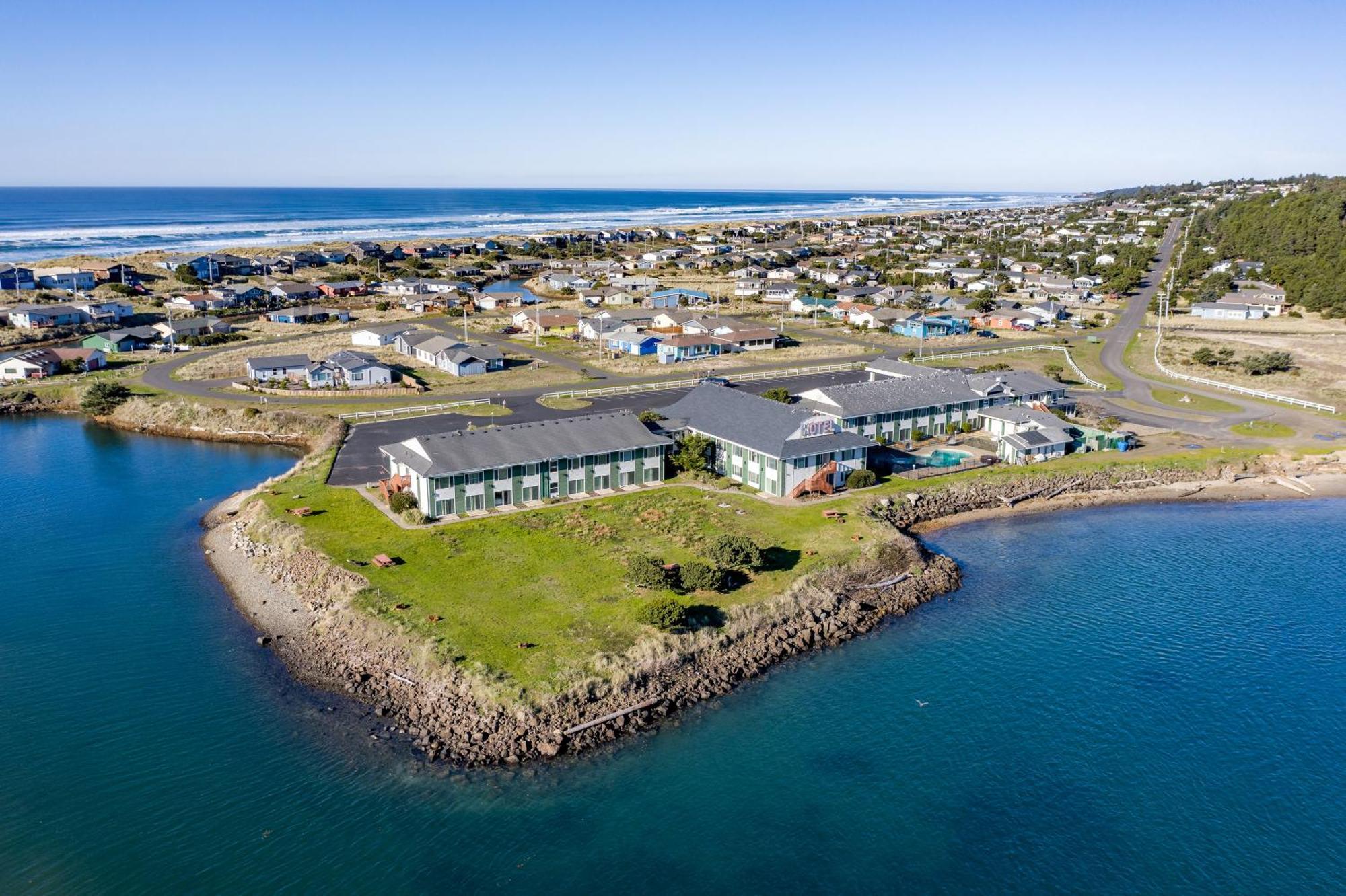 Alsi Resort Hotel Waldport Extérieur photo