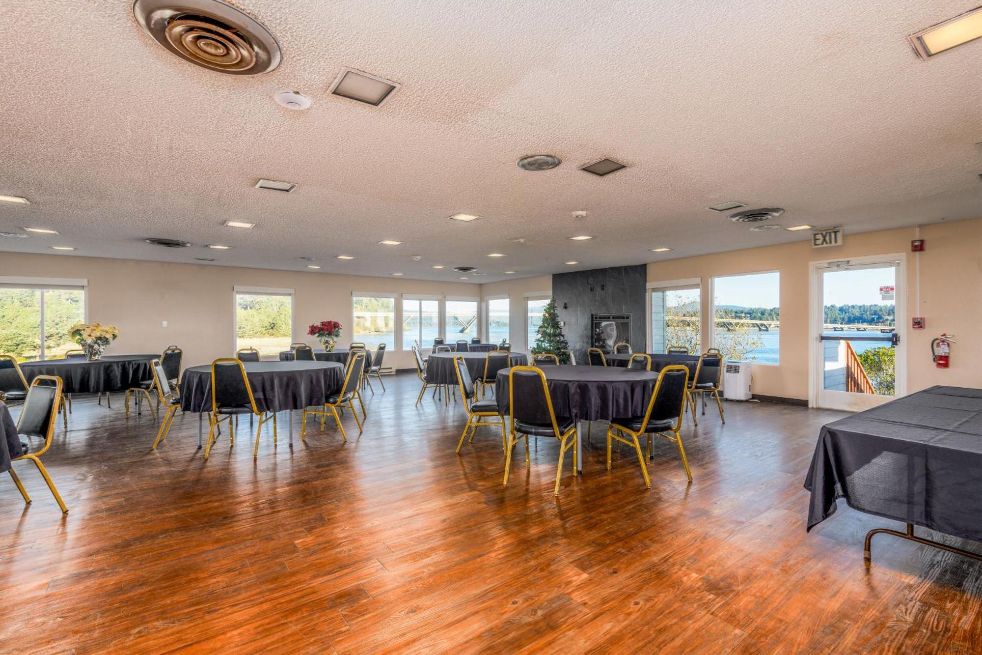 Alsi Resort Hotel Waldport Extérieur photo